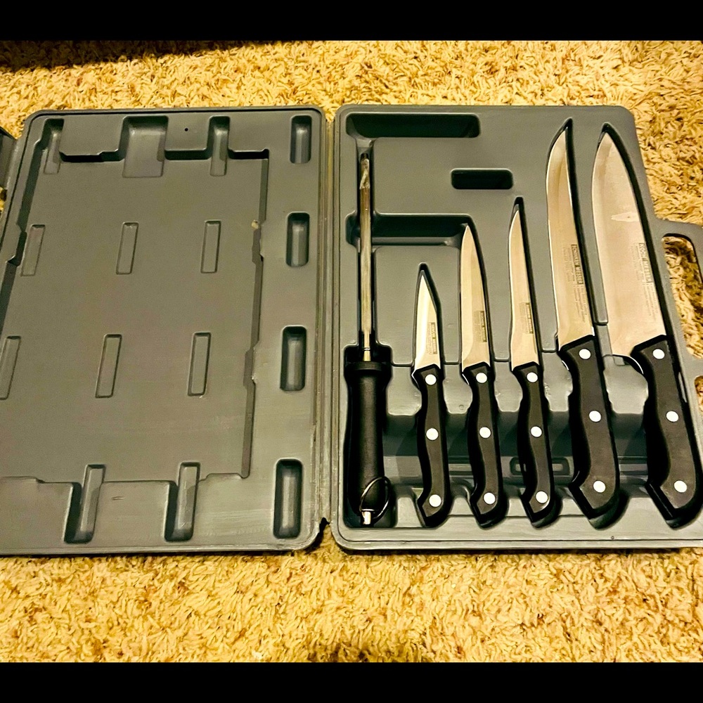 Koch Messer Knife Set Kitchen Knives with Sharpening Steel.  Never used, in case